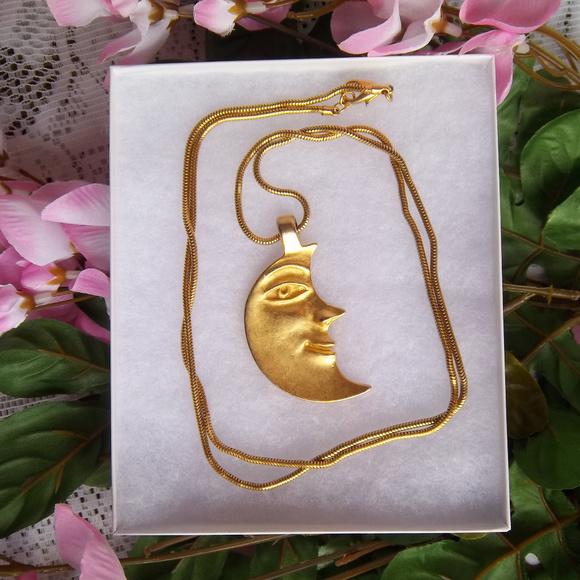 Jewelry - Gold Tone Moon Face Necklace
